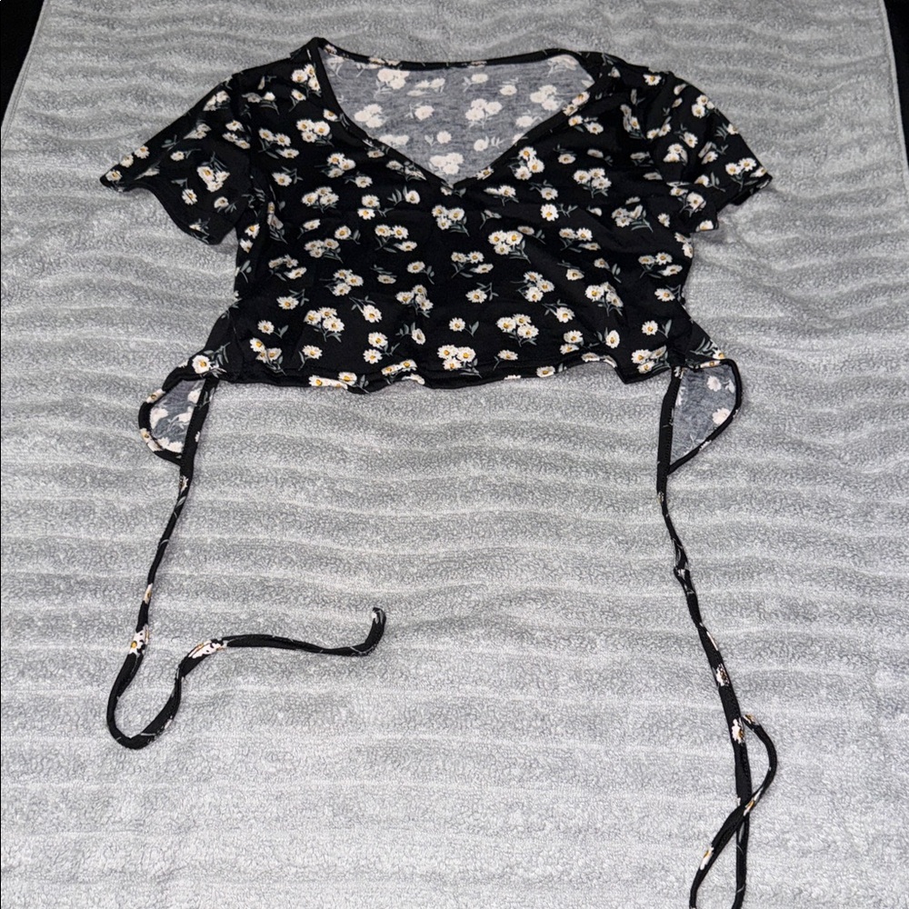 SHEIN Black Floral Crop Top